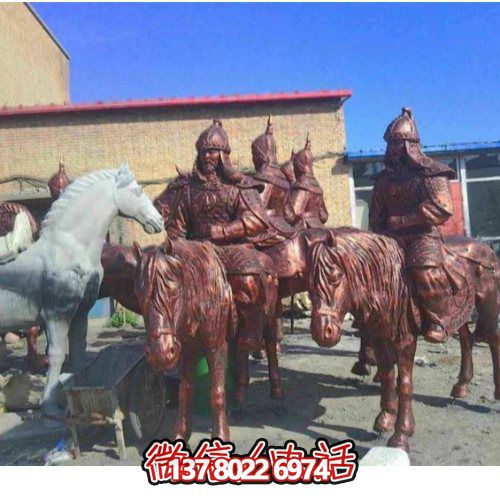 巨型騎士馬銅雕塑，點綴景區(qū)廣場