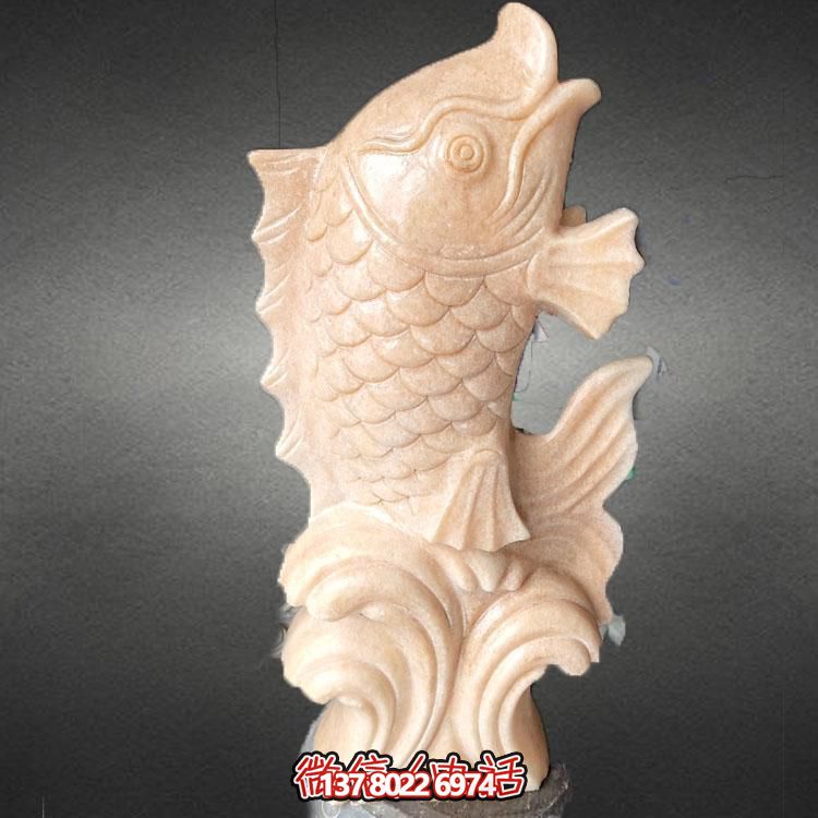 集大理石石雕、水景擺件、鯉魚(yú)雕塑于一體的精美藝術(shù)品