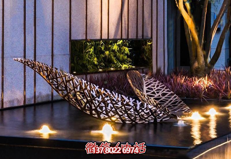 不銹鋼樹葉鏤空雕塑，給戶外和酒店環(huán)境帶來優(yōu)雅氣息