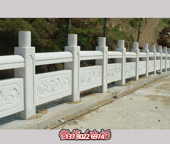 漢白玉欄桿石雕，為景區(qū)山道增添美感