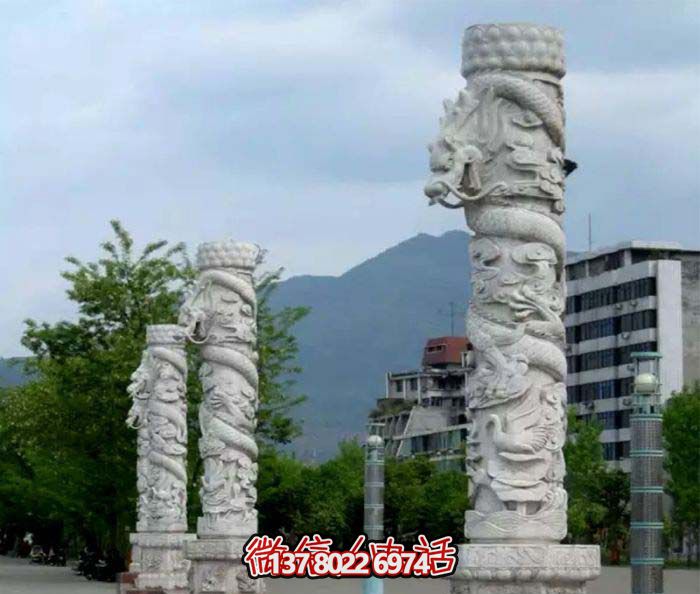 集大理石、石雕、龍柱于一體的大理景觀廣場