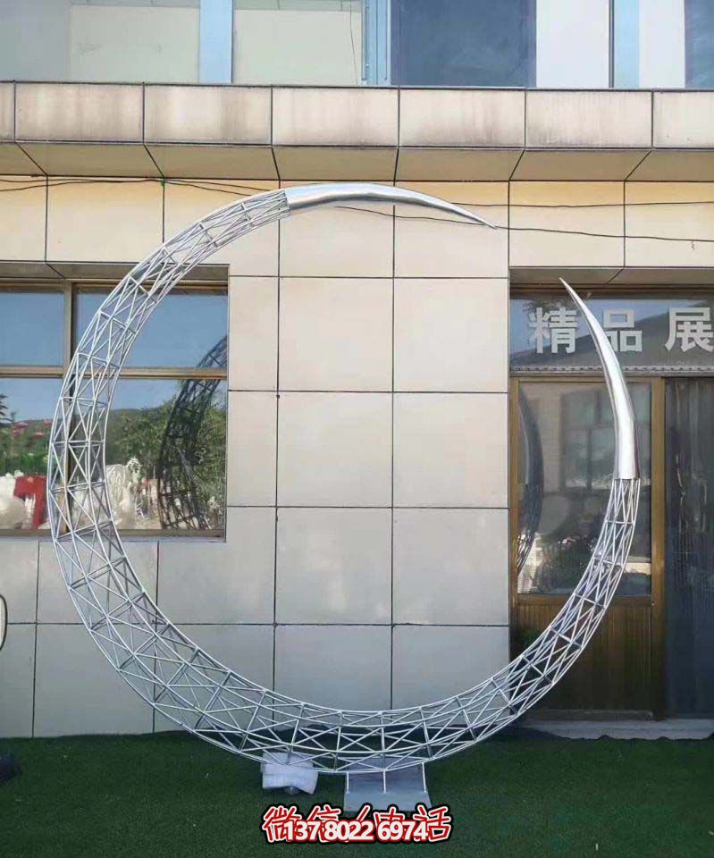 精致月亮雕塑，為您的別墅庭院增添美感