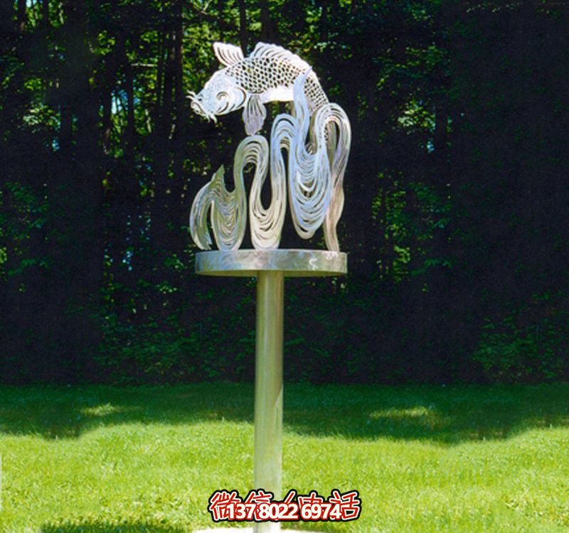 鏤空雕塑鯉魚，創(chuàng)意擺放公園裝飾