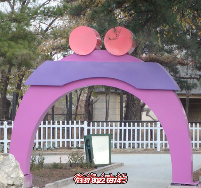 創(chuàng)意玻璃鋼愛心雕塑，裝點城市公園