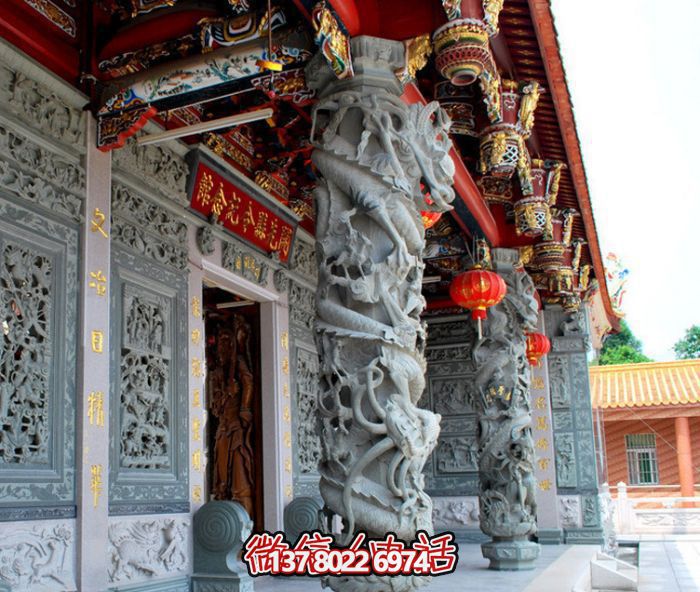 龍柱浮雕，裝飾寺廟門前景觀