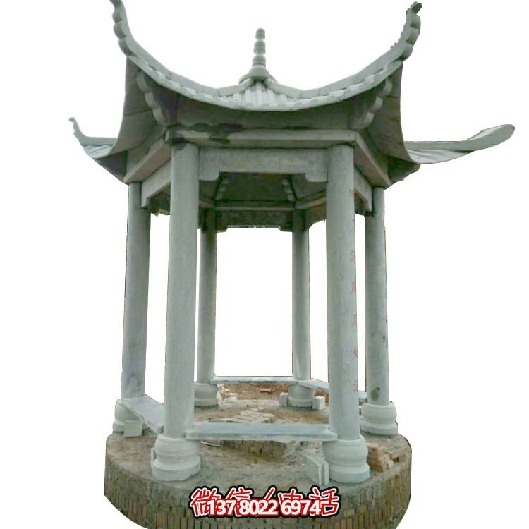 山頂簡(jiǎn)易涼亭，讓您輕松觀賞美景